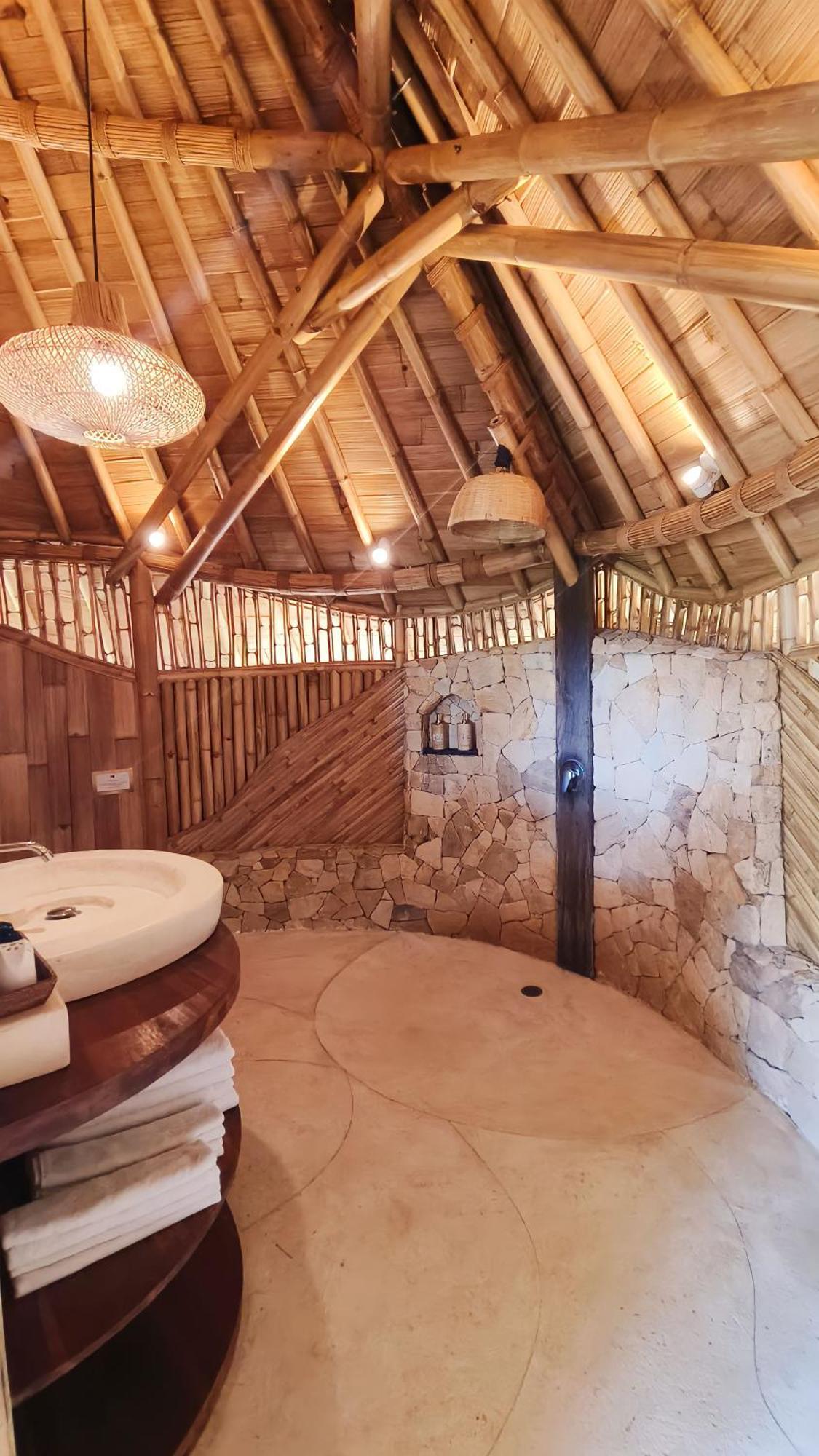 Kalma Bamboo Eco Lodge Kuta  Buitenkant foto